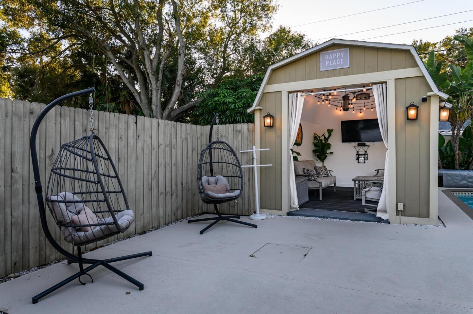 Pool Home Close To The Beach And Downtown Seminole Exterior photo