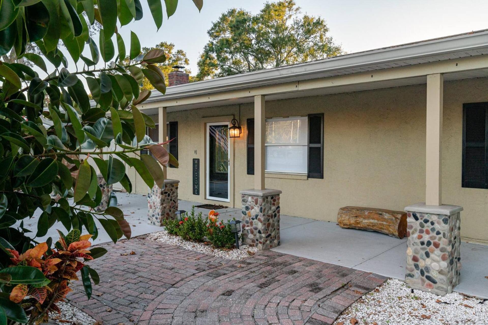 Pool Home Close To The Beach And Downtown Seminole Exterior photo