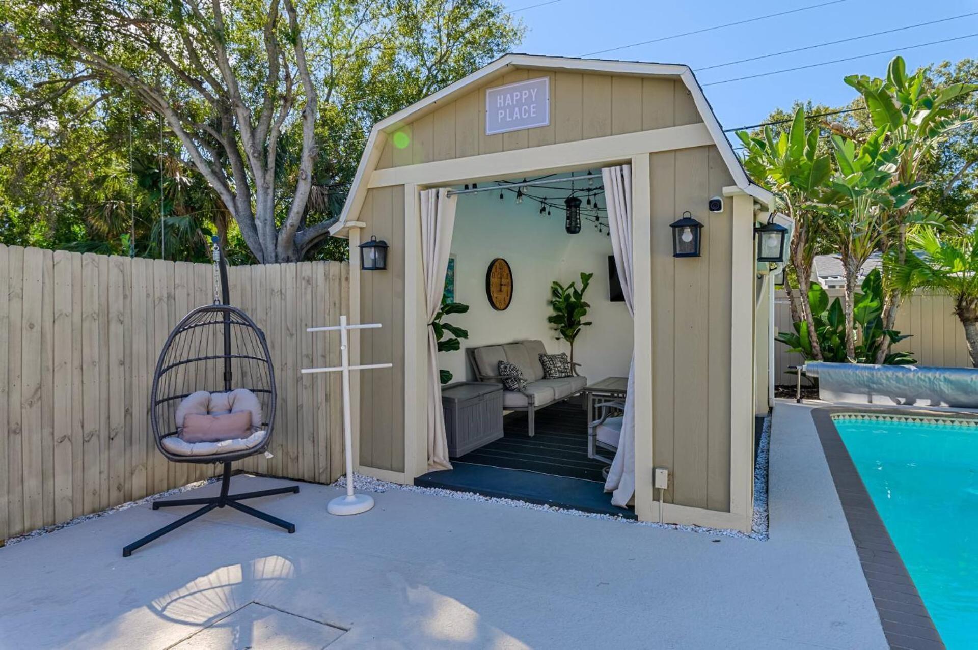 Pool Home Close To The Beach And Downtown Seminole Exterior photo